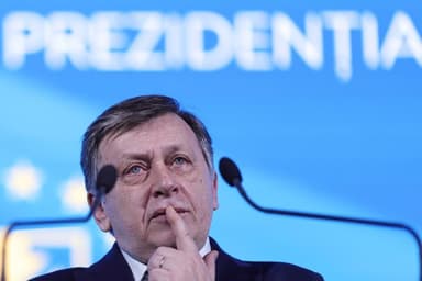  Crin Antonescu, cu Diferențele și Defectele lui Băsescu - Declarația din Fața Securității Dezvăluită Pe larg de Politicianul Care A Vrut Să Rămână în România anului 1989