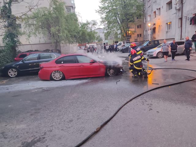  Intervenția Promptă a Pompierilor Salvează Situația Pe Aleea Rozelor