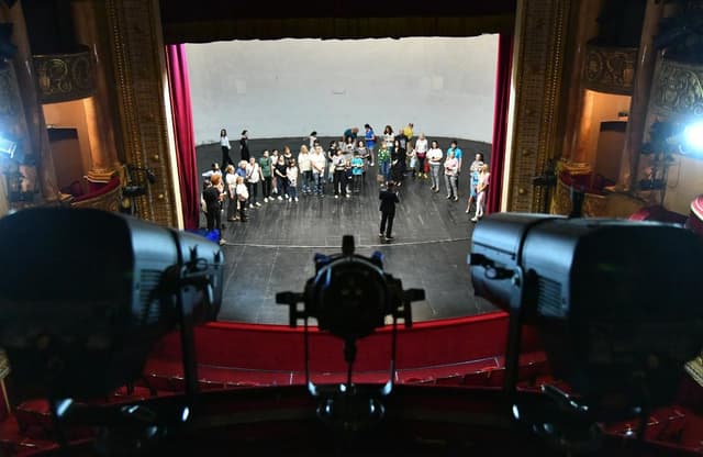  Tururi Ghidate Exclusive în Mai 2025 și Secretele Instituției Culturale Dezvăluite