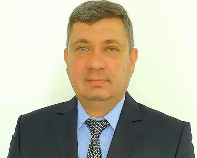  Confundă Papioane cu Papiloane într-un Mesaj Video Amuzant! Află detalii și controversatul său CV!