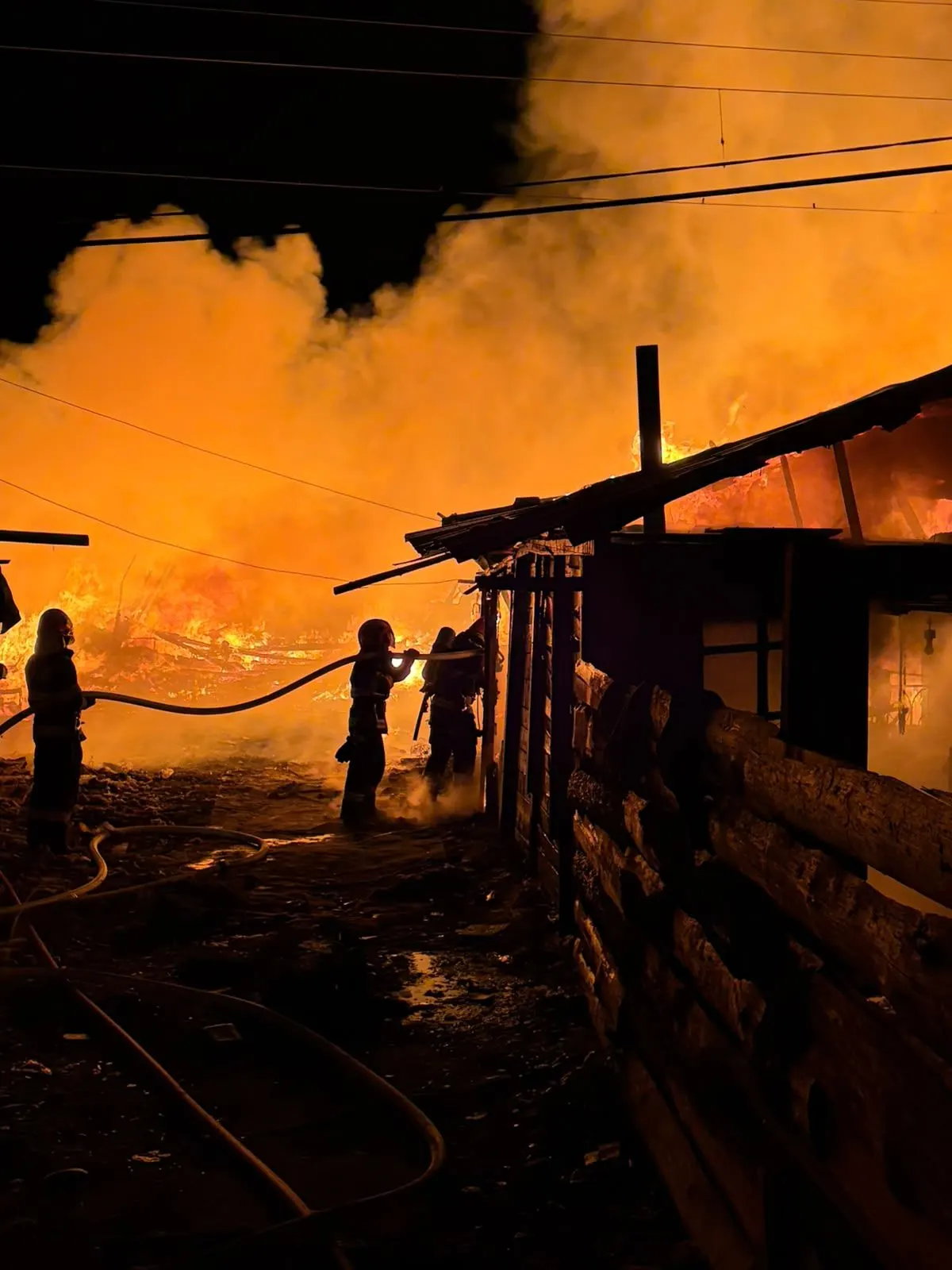 Craica, Baia Mare: incendiu pe ~1 ha, 7 autospeciale, cauză intenționată