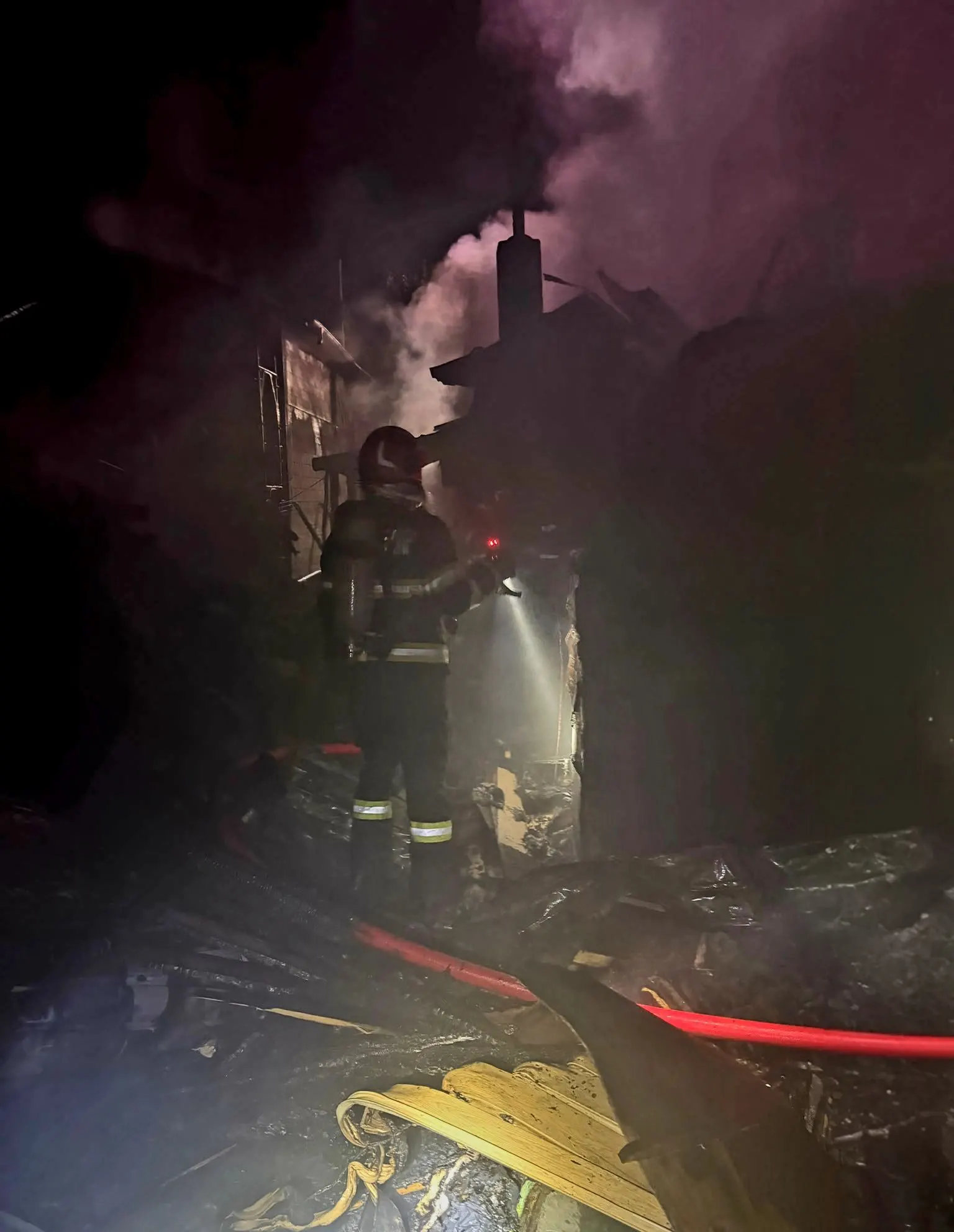 Malu Spart: incendiu pe două gospodării, doi răniți cu arsuri